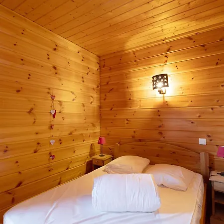 Le Cerf Les Angles (Pyrenees-Orientales)